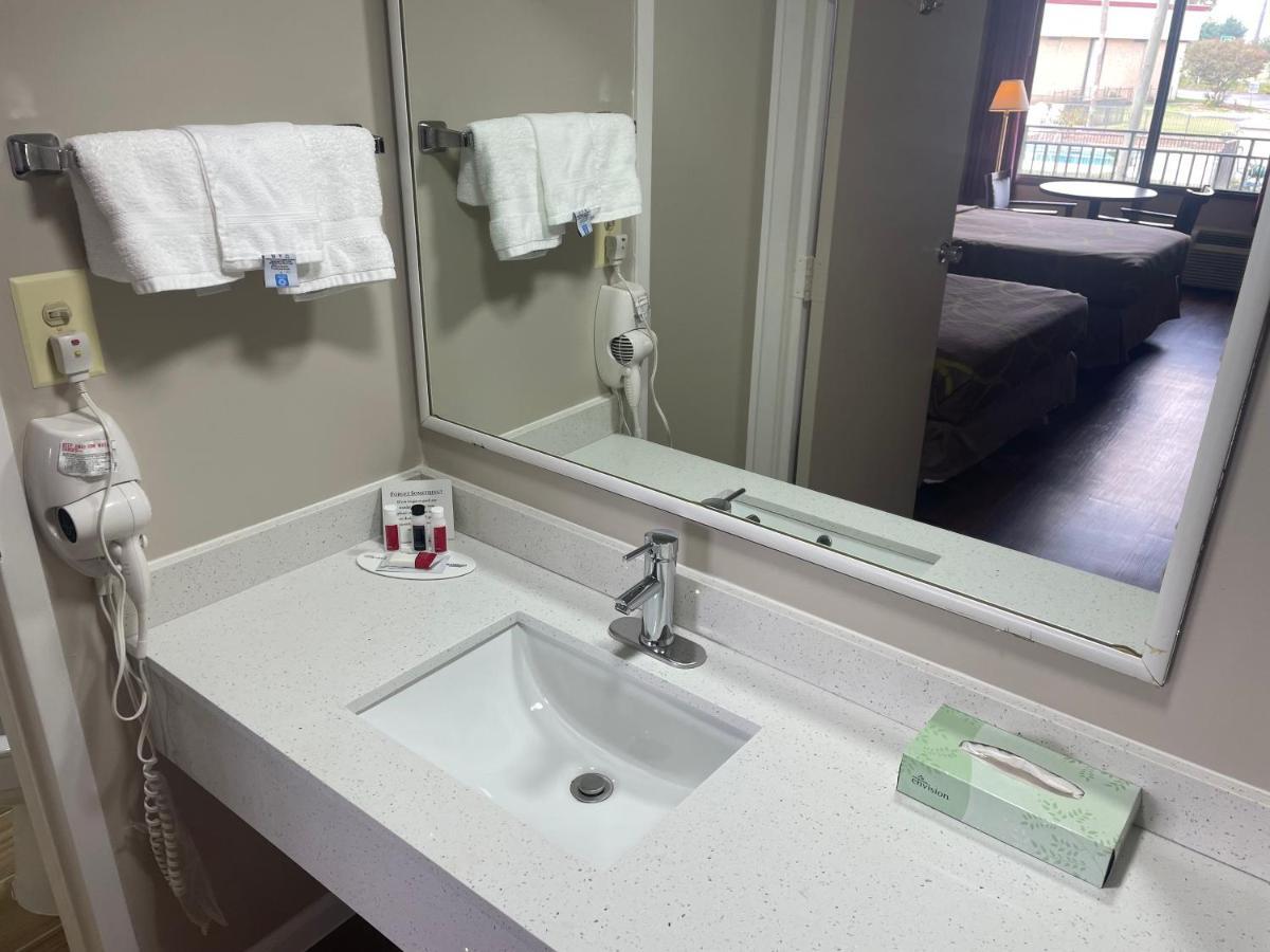 Super 8 By Wyndham Valdosta Mall Ngoại thất bức ảnh